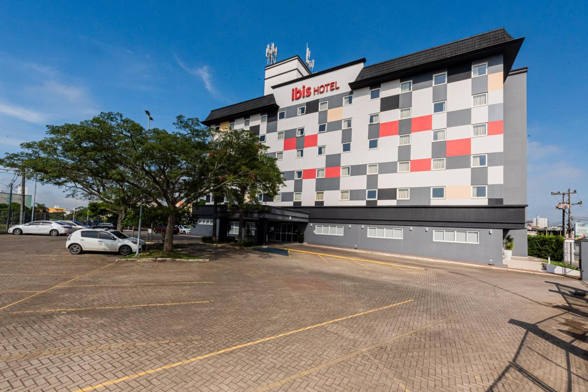 ホテル Ibis Criciuma クリシウマ エクステリア 写真
